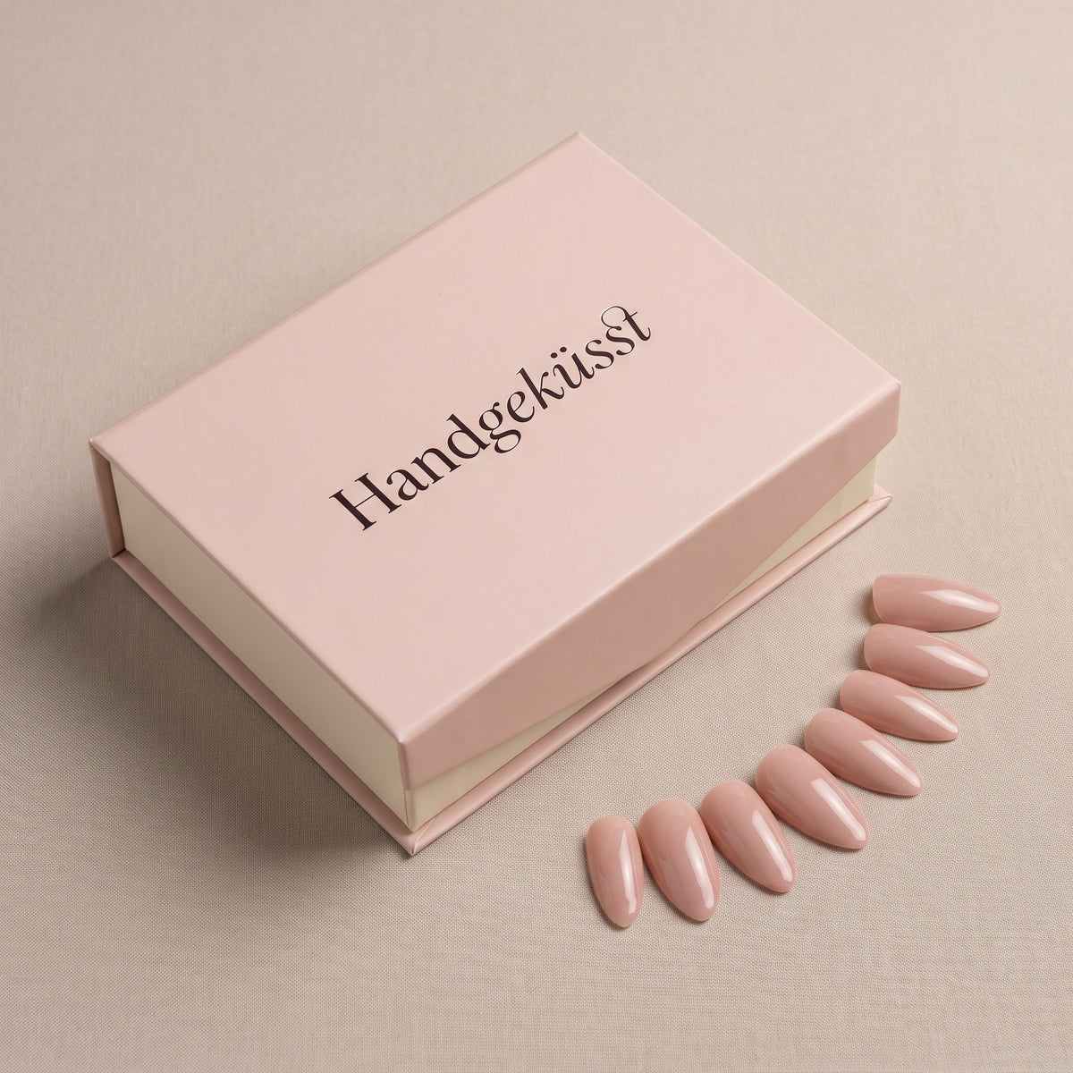 Handgeküsst Press-on Nägel Set mit Verpackung
