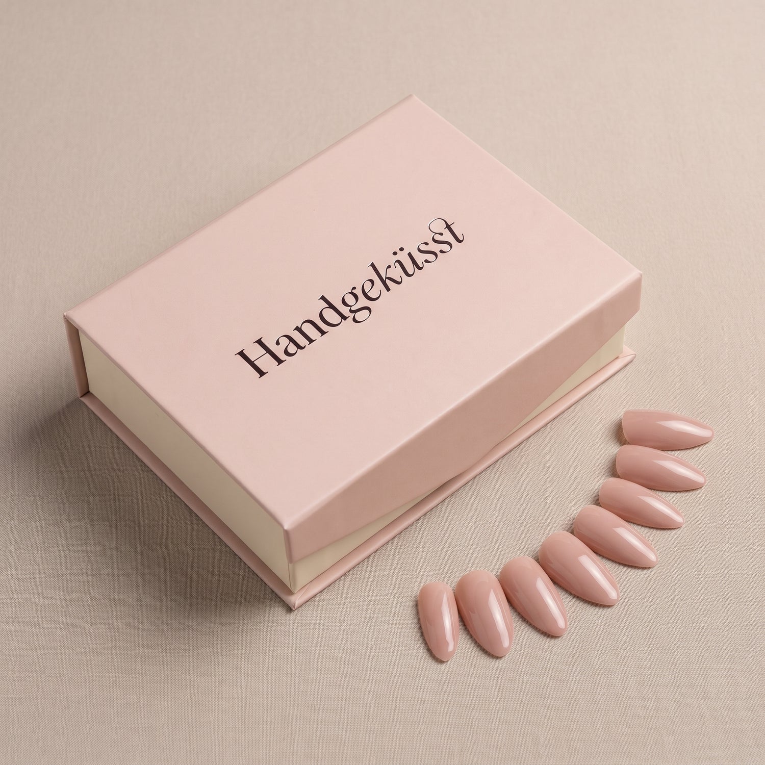 Handgeküsst Press-on Nägel Set mit Verpackung